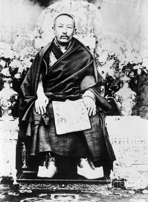 0637425-THUBTEN-CHOEKYI-NYIMA-9th-Panchen-Lama-1883-1937-Tibetan-Buddhist-spiritual-leader-Photographed-in-China-c1930 (1)